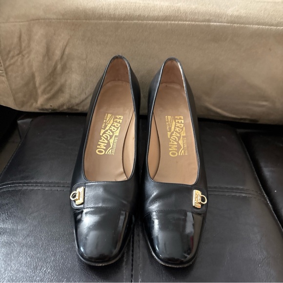 Salvatore Ferragamo Cap Toe Gancini Icon Heels Size 7.5 Narrowest DF 67R - Picture 2 of 12